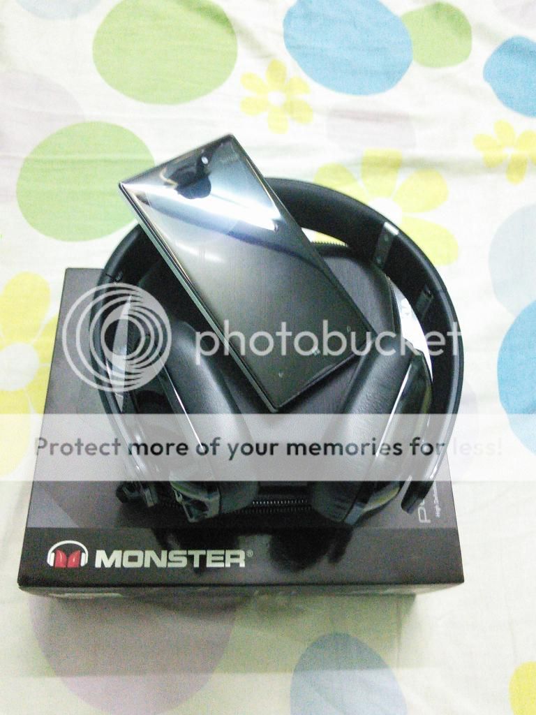 Lumia 928 & Headphone Nokia Purity WH-930 - 2